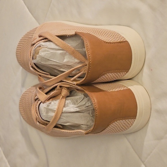 Women's  Spring Shoes - Picture 4 of 8